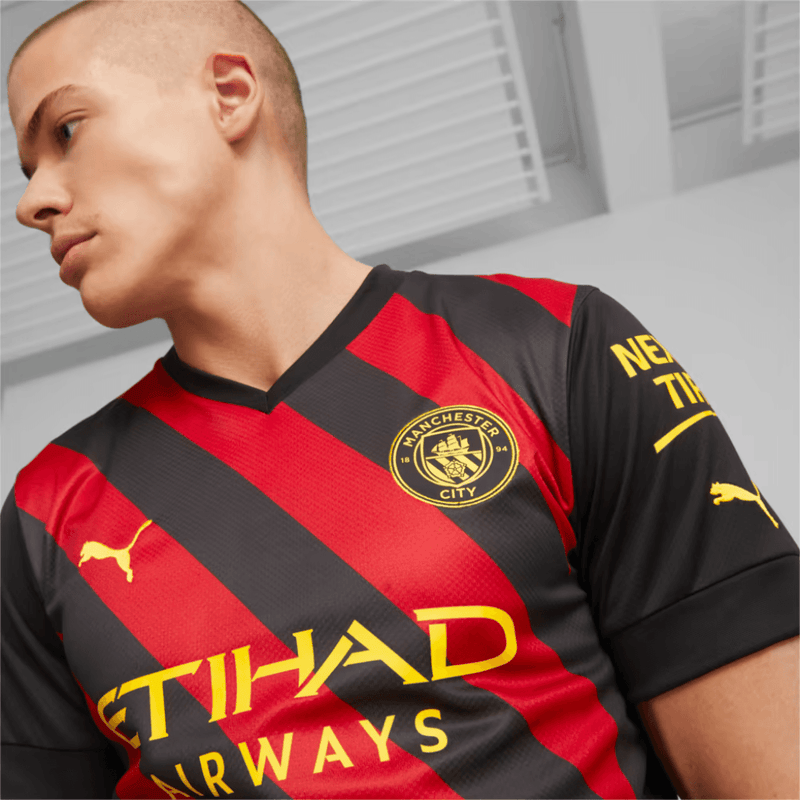 Camisa-Manchester-City-away-ii-2-22-23-2022-torcedor-masculina-puma-vermelha-vermelho-preta-preto-fut-futebol-time-limania