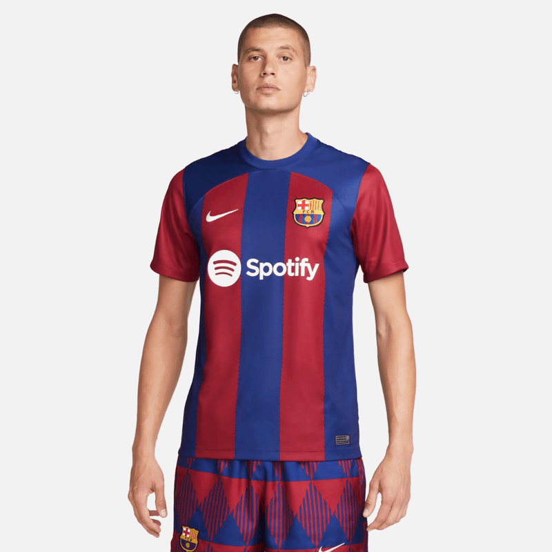 camisa-barcelona-1-i-home-2024-24-25-torcedor-nike-vermelho-azul-masculina-messi-neymar-yamal-futebol-champions